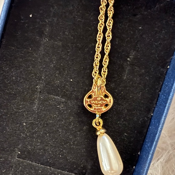 Givenchy Necklace with Pearl Drop on Rope Chain - Picture 2 of 9